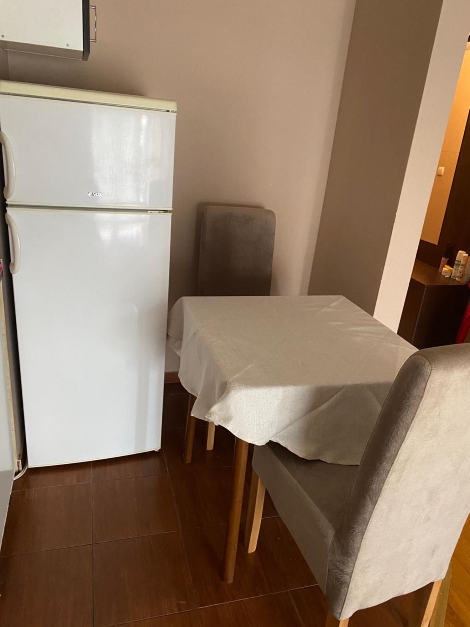 Stan Blizu Izlaza Na Autoput Mali Mokri Lug Exteriör bild
